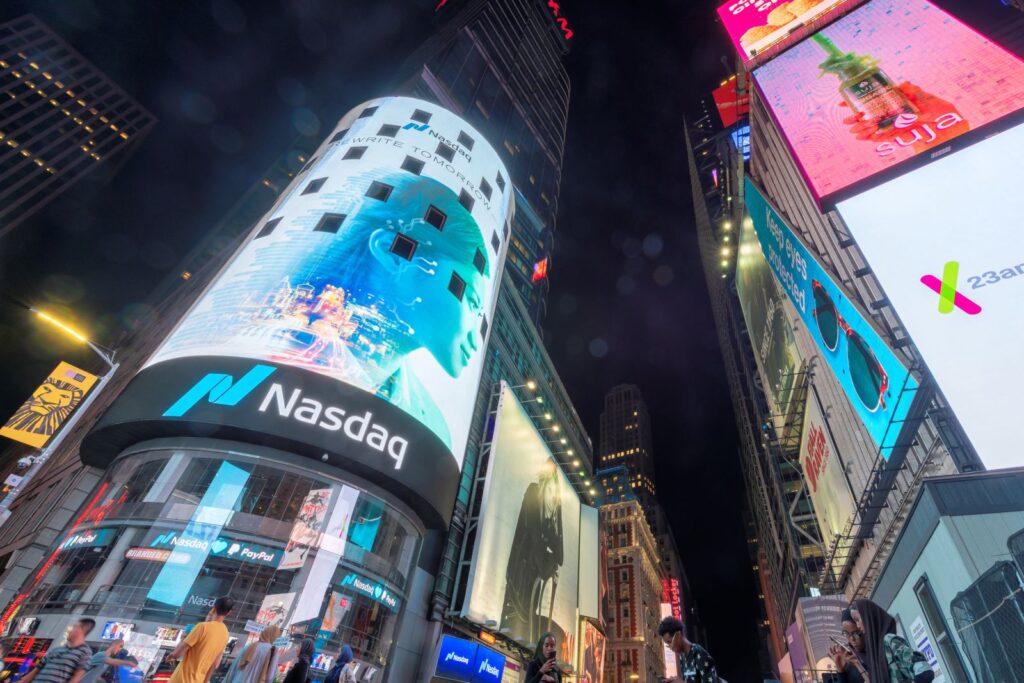 Stocks Indexes Finish Mostly Lower as Chipmakers Retreat